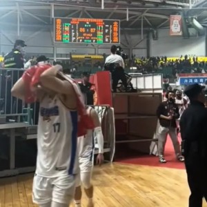 九游官网app下载-朝球员吐口水！山西球迷太猛了，令人大开眼界！