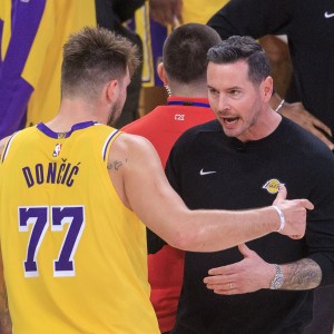 九游游戏平台-雷迪克大赞东契奇：他无球、持球和背打的表现都很棒