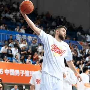 九游官网-19投狂砍32分16板！广东救火大外援首秀大放异彩，杜锋验货成功