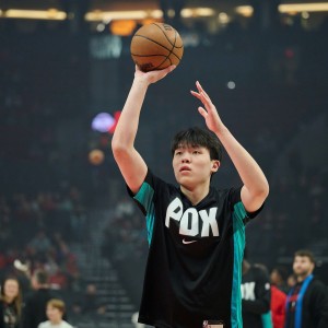 曾令旭：斯普利特够意思了 瀚森上场时篮板不错防守反应还是偏慢